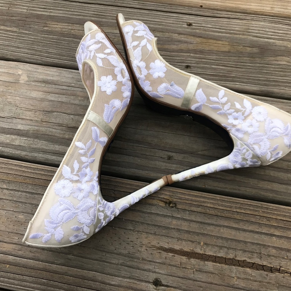 Betsey Johnson Women Heels Shoes Peep Toe White - Picture 6 of 8